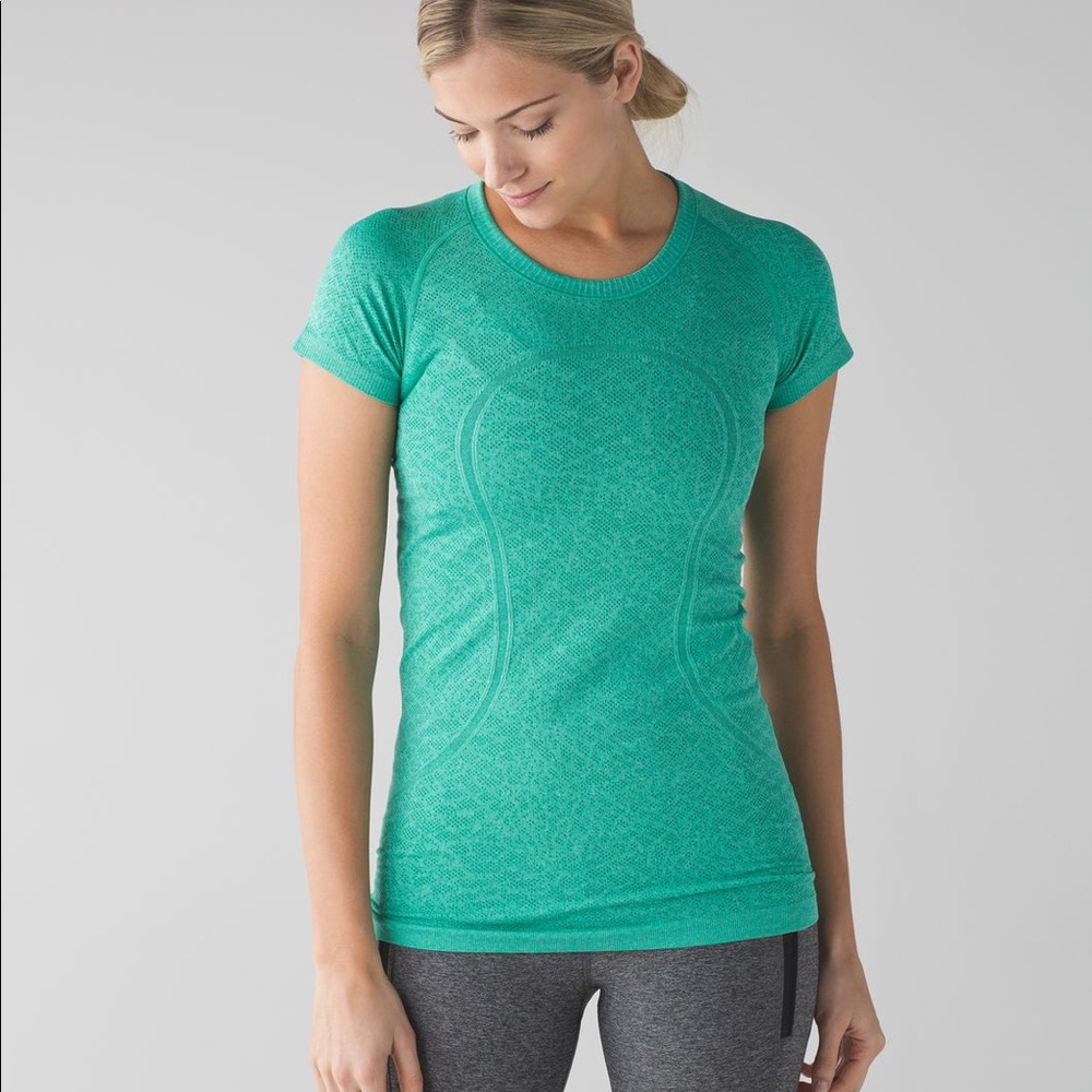 Lululemon short sleeve shirt